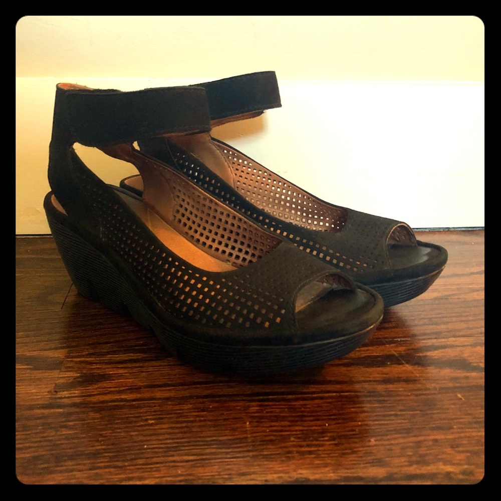 Clark’s wedge peeptoe sandal size 10